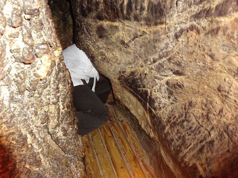恐るべき徳島　慈眼寺 の 穴禅定の修行　もの凄く狭い幅26ｃｍ_b0124306_21182941.jpg