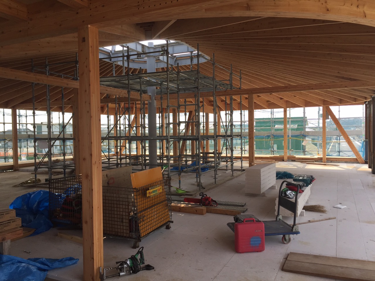 屋根に構造用合板が張られました Suep 現場blog 山元町立山下第二小学校