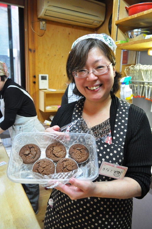 新製法・新食感　とろけるマフィン第２弾「濃厚ダブルチョコマフィン」_b0087822_0494178.jpg