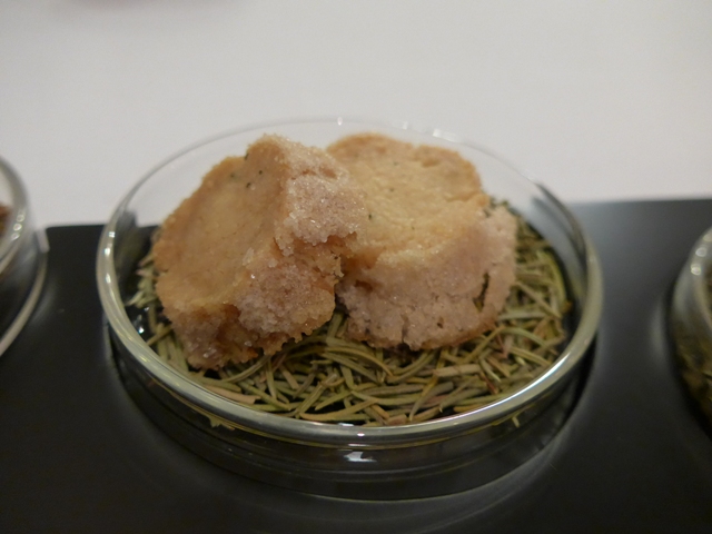 白金高輪「レストラン アルシミスト」へ行く。_f0232060_856136.jpg