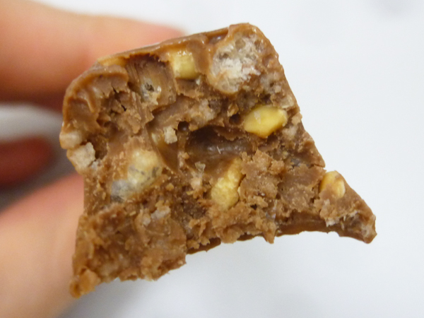 【ROYCE】ロイズ ポテチクランチチョコレートとナッティバーチョコレート_c0152767_2151183.jpg