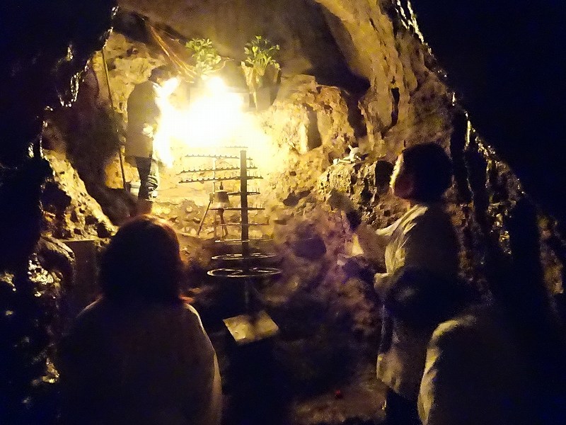 恐るべき徳島　慈眼寺 の 穴禅定の修行　もの凄く狭い幅26ｃｍ_b0124306_10273160.jpg