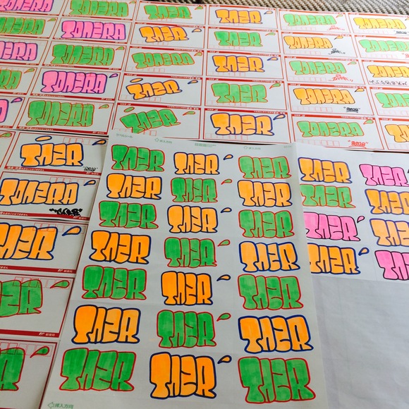 Neon stickers whut._b0206423_11312833.jpg