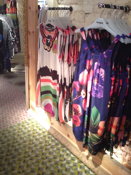 バルセロナ発のカラフルなお洋服_a0136671_604381.jpg