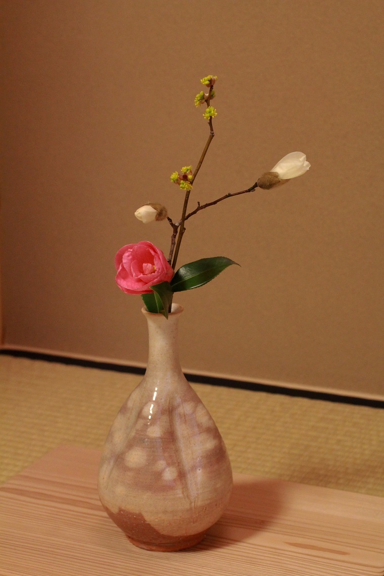 花を活ける ~沈丁花~_a0107574_16413234.jpg