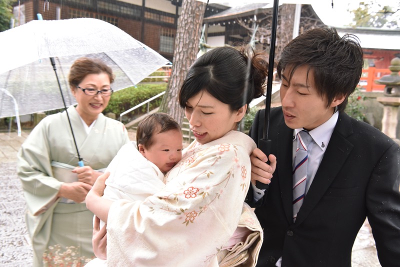 住吉大社へお宮参り 大阪市にある住吉大社にて雨と寒さの中のいい笑顔16 3 9 写真で愛を残すカメラマンblog