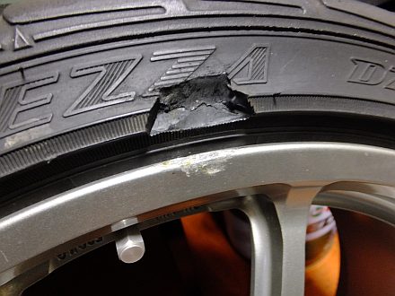 Bhレガシィ タイヤ リムガード破損 青いそらの下で