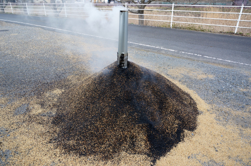 籾殻くん炭の作り方 岡山の米屋四代目 明日のご飯ブログ 籾殻くん炭の作り方 岡山の米屋四代目 明日のご飯ブログ