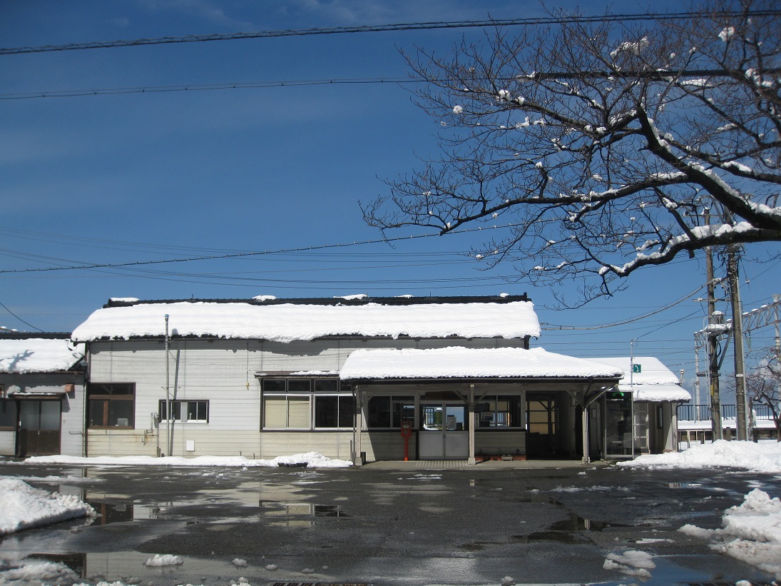 海に面した集落へ…　　市振駅から。_f0281398_22441682.jpg