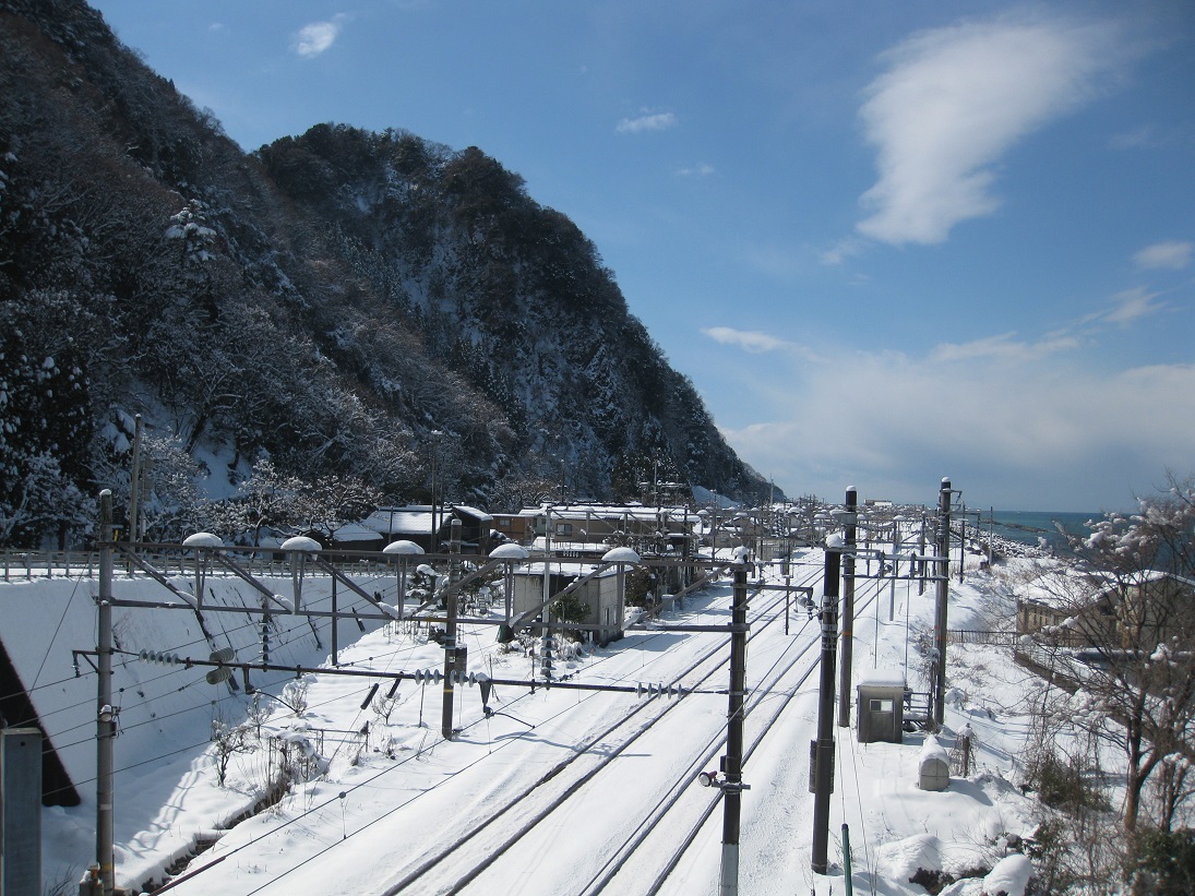 海に面した集落へ…　　市振駅から。_f0281398_22471466.jpg