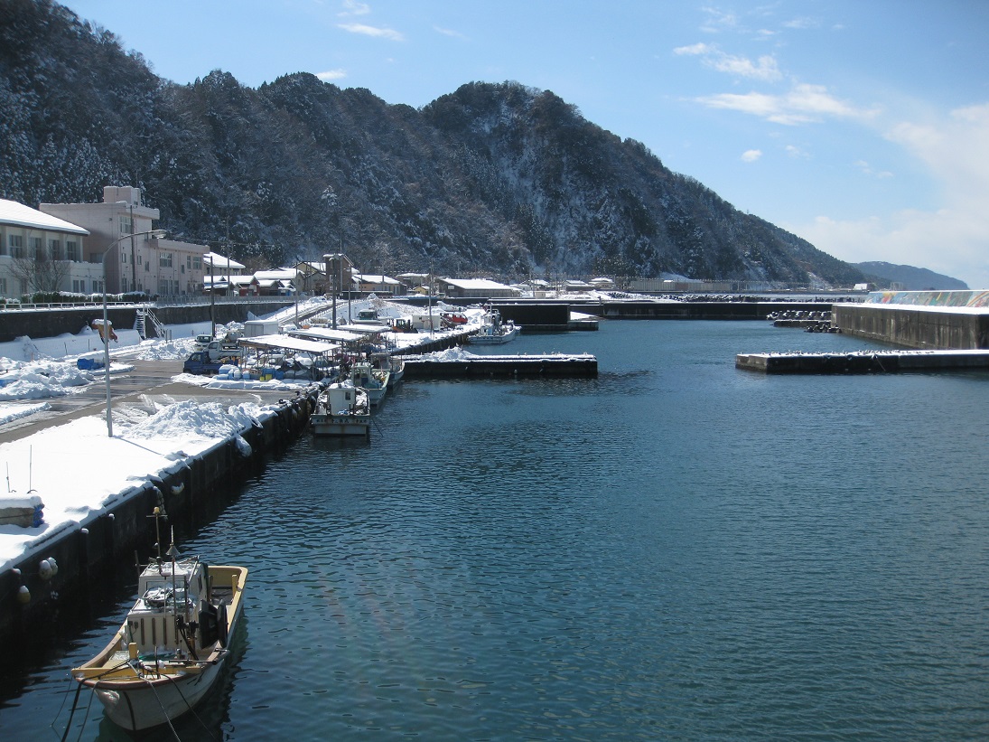 海に面した集落へ…　　市振駅から。_f0281398_22543588.jpg