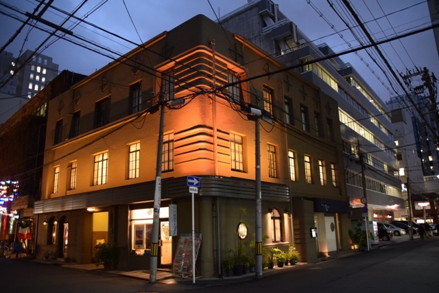 伏見ビル ブルーアワーの街の情景