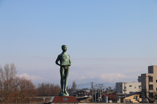 朝の散歩は孫と　３月１２日　蟄虫戸を啓く（啓蟄　次候）・桃始めて笑く（さく）・４_c0075701_211776.jpg