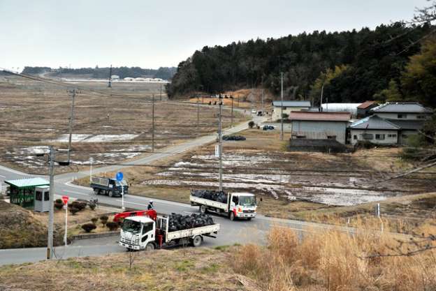 原発避難６割超解除へ でも「帰りたいけど暮らせない」 _b0064113_16511384.jpg