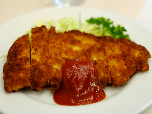 「浅草 リスボンのロースカツレツランチ」_a0000029_23182175.jpg