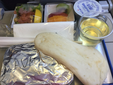 マレーシア航空の機内食（大阪からクアラルンプール　2016年2月）_e0231646_18492878.jpg