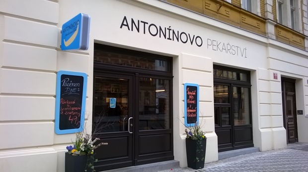 Antonínovo pekařství パン屋さん_b0111857_23382694.jpg