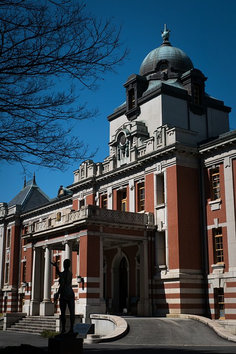 桜満開の旧地方裁判所_d0353489_21212829.jpg