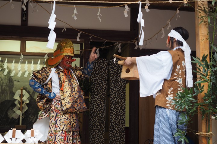 神明社の春祭り_a0268412_1636485.jpg