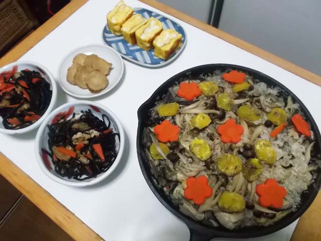 スキレットで炊き込みご飯_f0019498_11142730.jpg