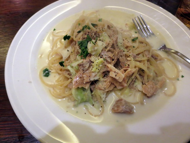 【ワイン食堂タパタパ】三浦産キャベツとツナのクリームソースパスタのランチ【市長選前】_b0009849_1811945.jpg