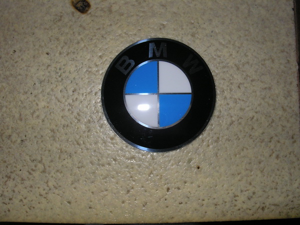 BMW タンクマークの張り方_e0218639_109386.jpg