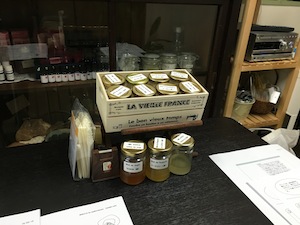 板倉さんのはちみつ!絶賛販売中_a0191183_18233659.jpg