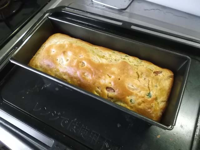 ケークサレ(塩味のケーキ)_f0019498_14392124.jpg