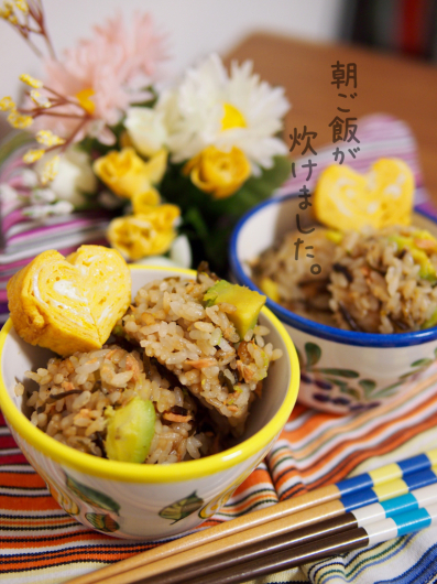 簡単朝ごはん 生米から分 アボカドと鮭塩昆布の炊き込みご飯で カップライス まぎーえみりーの 朝食革命 オシャレインスタの裏話