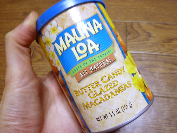 MAUNA LOAのBUTTER CANDY GLAZED MACADAMIAS （缶入り）_c0152767_2255383.jpg