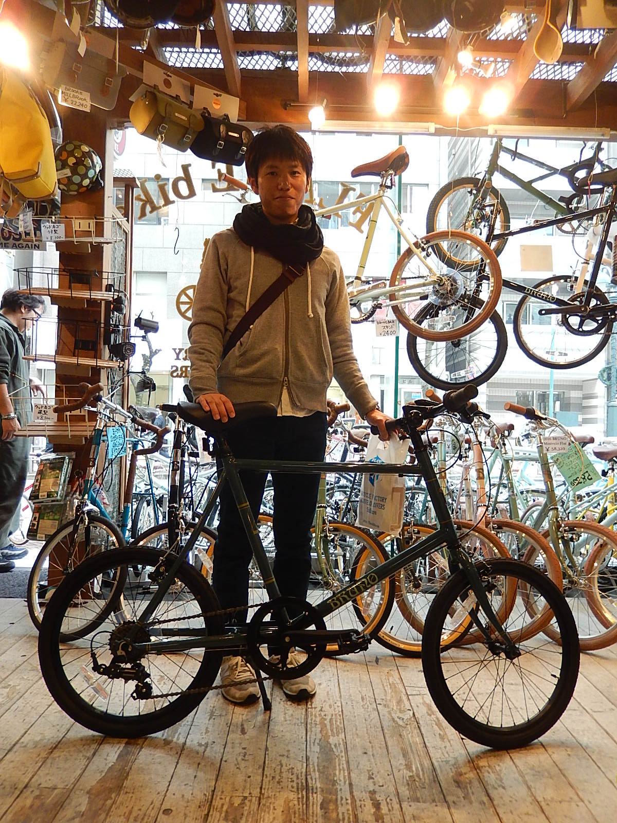 3月18日　渋谷　原宿　の自転車屋　FLAME bike前です_e0188759_18232749.jpg