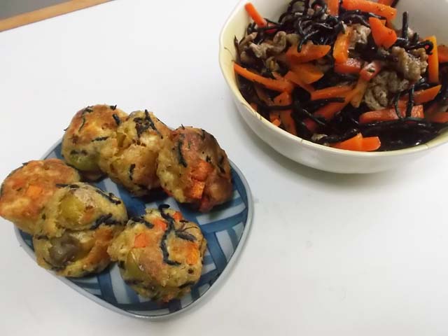 伊勢ひじきの煮物とがんもどき_f0019498_1133069.jpg
