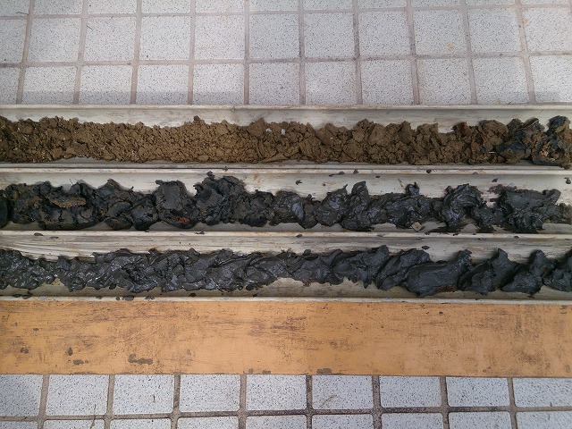 地面の下は・・・_a0254115_21575239.jpg