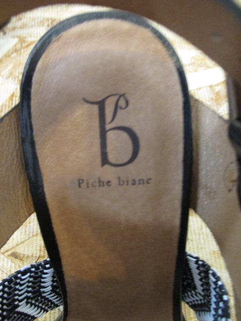 ピシェpiche biancバックベルトサンダル_e0076692_13352680.jpg