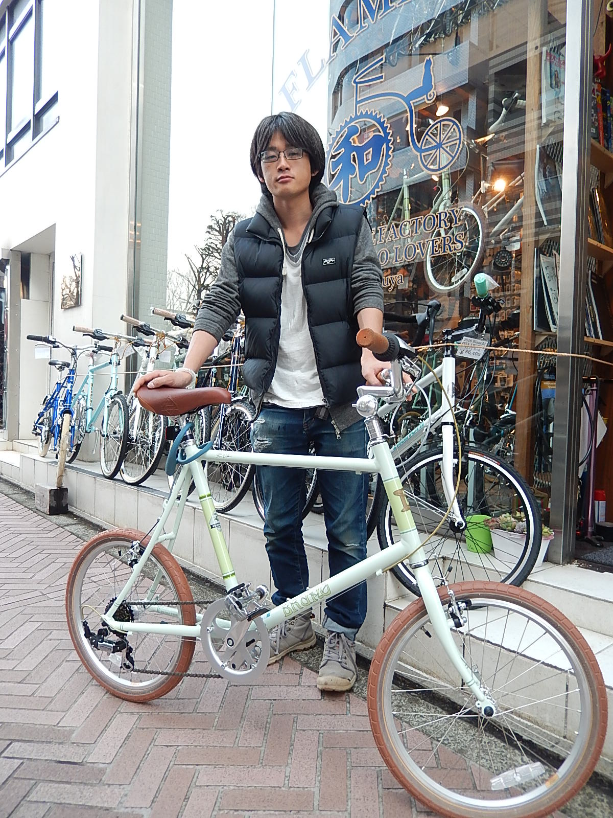 3月20日　渋谷　原宿　の自転車屋　FLAME bike前です_e0188759_1946931.jpg