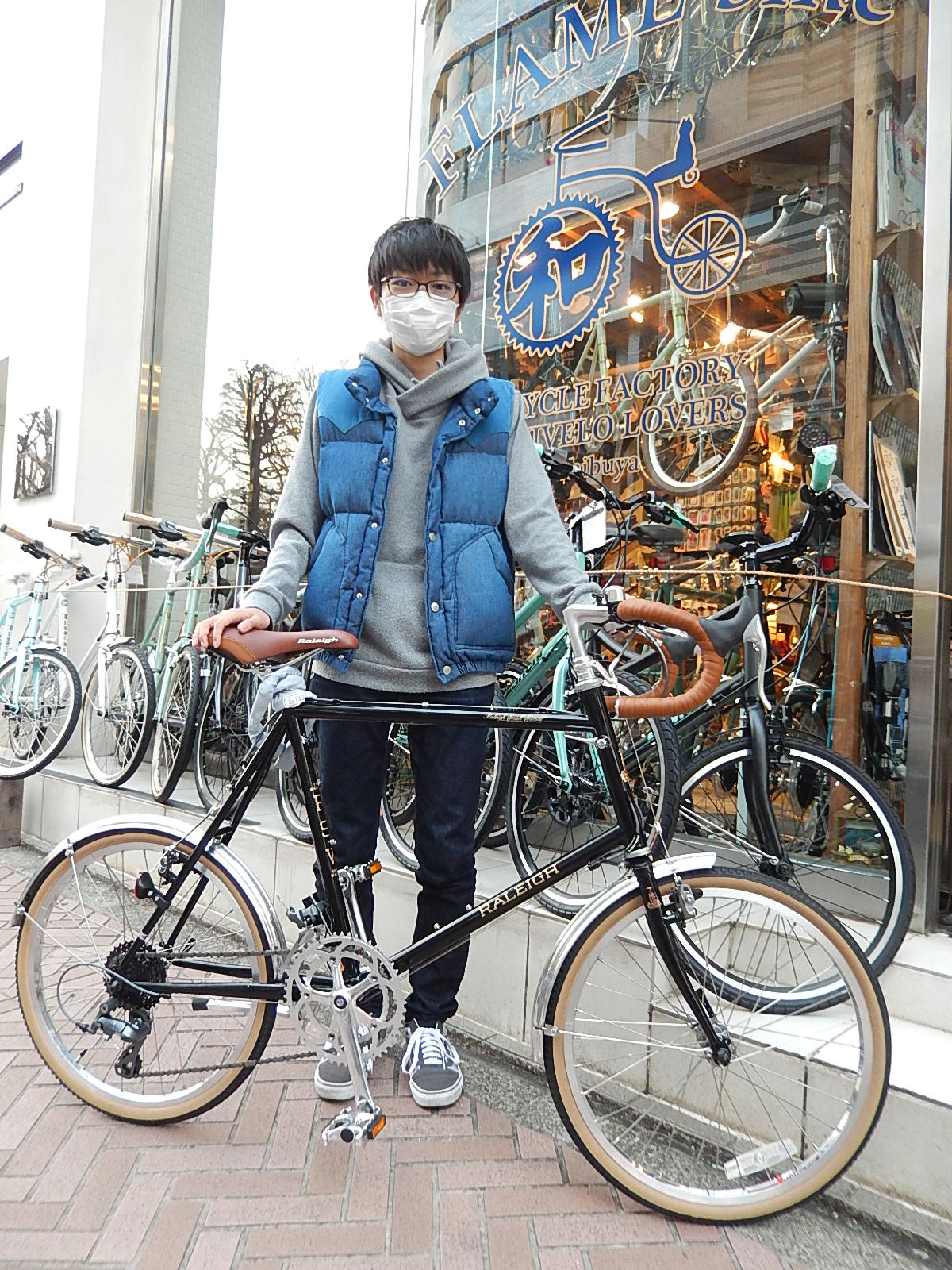 3月20日　渋谷　原宿　の自転車屋　FLAME bike前です_e0188759_1959138.jpg