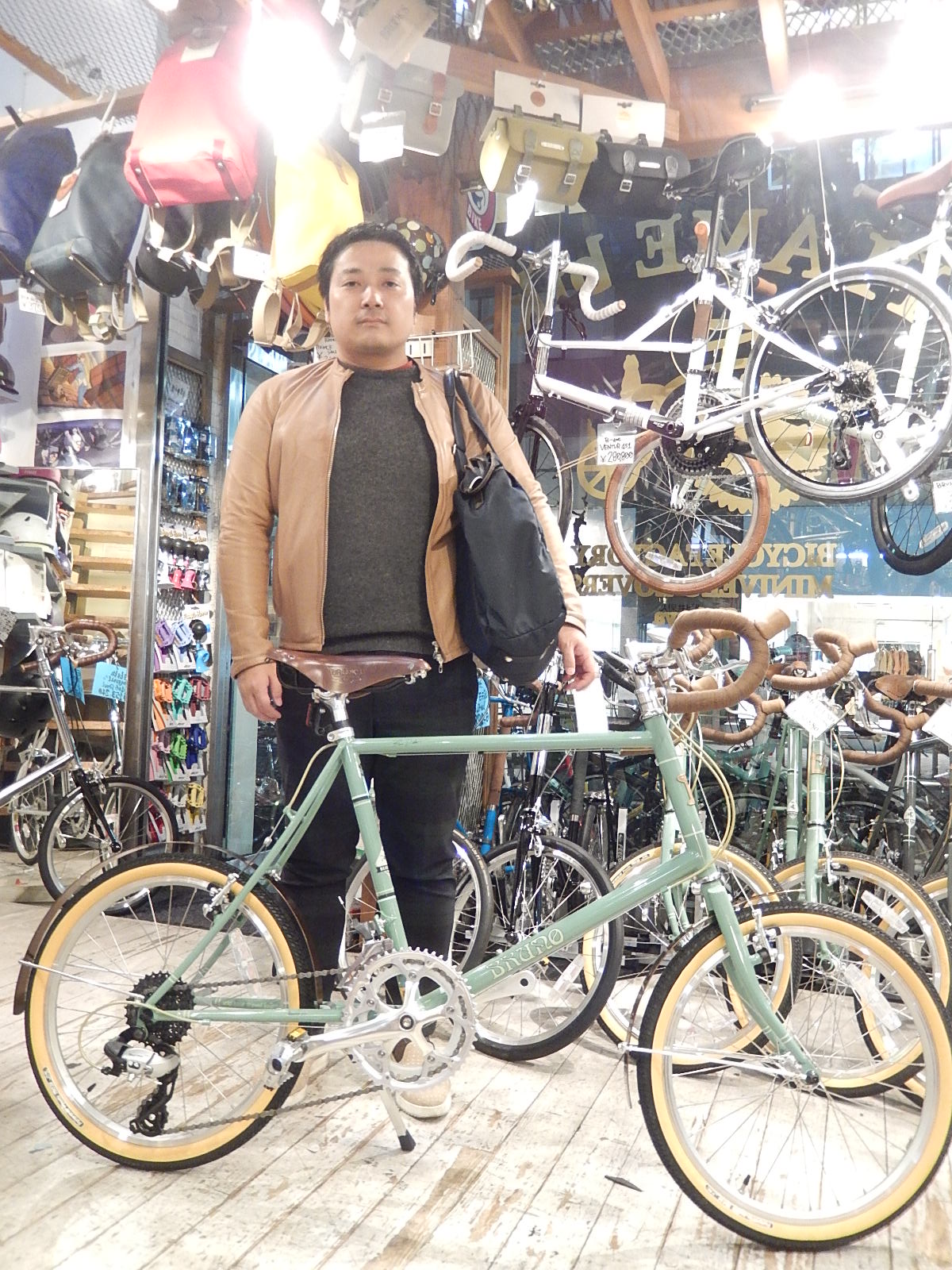 3月20日　渋谷　原宿　の自転車屋　FLAME bike前です_e0188759_2061112.jpg