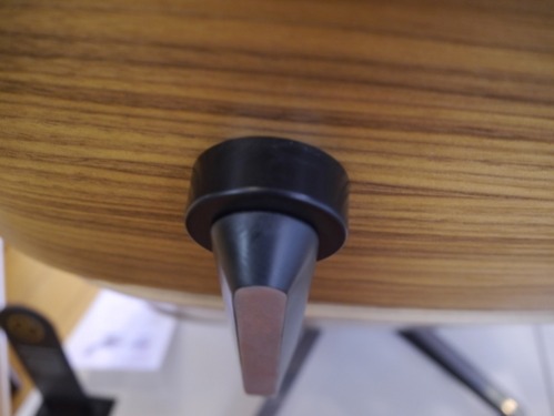 イームズチェアの集大成ともいえる最高に贅沢なパーソナルチェア\"EAMES LAUNGE CHAIR & OTTOMAN\"。_b0125570_10271055.jpg