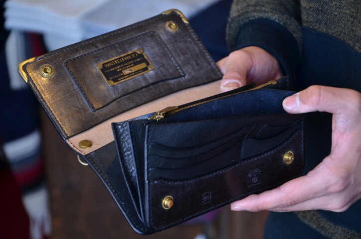 定番展開中の財布。_c0167336_118314.jpg