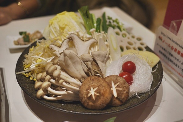 タレのカスタマイズが楽しい ベルサイユの火鍋城 渋谷 Life Is Delicious