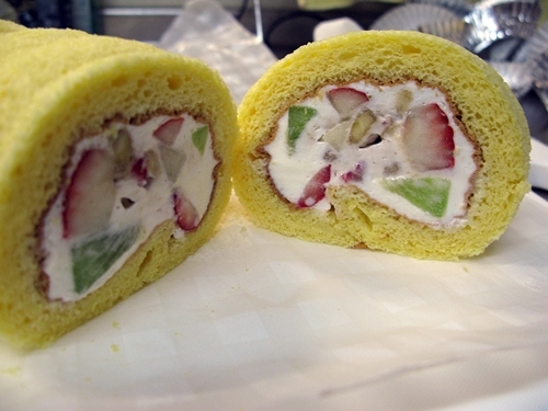 フルーツ・ロールケーキ_f0129726_19305942.jpg