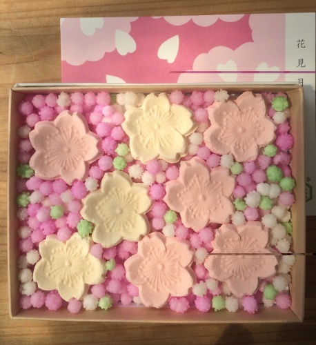 桜のお干菓子_a0197730_12114915.jpg