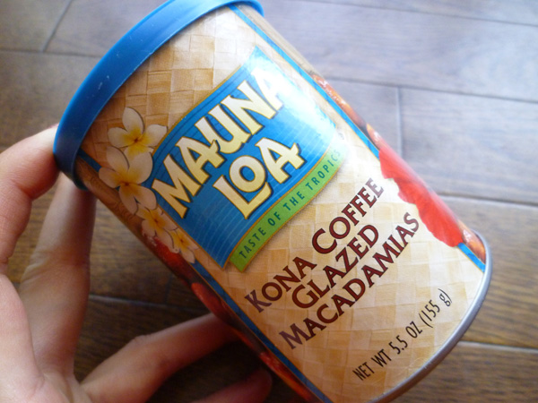 MAUNA LOAのKONA COFFEE GLAZED MACADAMIAS (缶入り)_c0152767_21544049.jpg