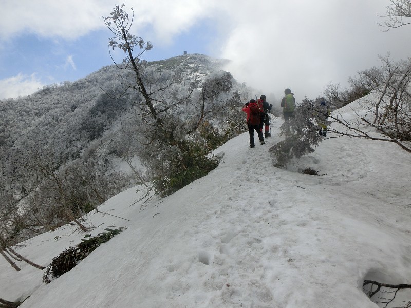 まだまだ雪が多い　氷ノ山と　扇ノ山_b0124306_22491021.jpg