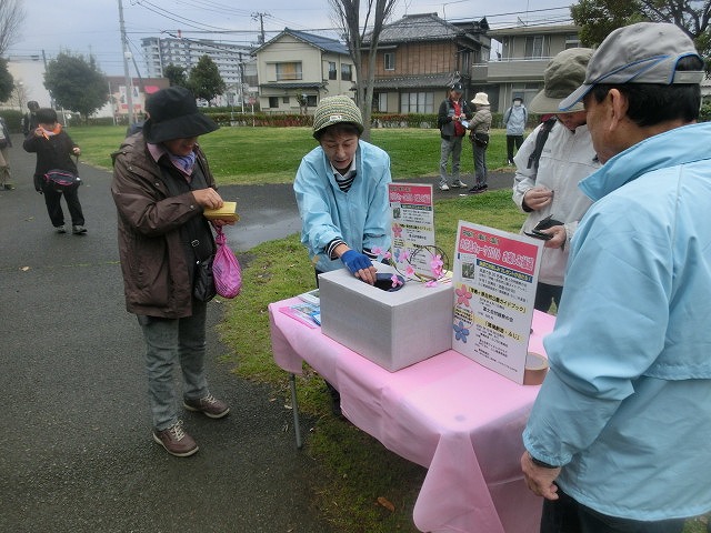 サクラの蕾はまだまだ固く、さらに雨も心配だったが決行した「お花見ウォーク」_f0141310_725245.jpg