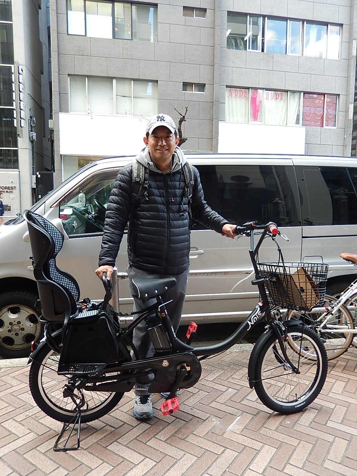 3月25日 渋谷 原宿 の自転車屋 FLAME bike前です_e0188759_18374955.jpg
