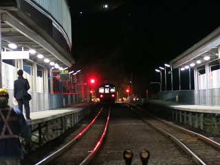 26日谷山・慈眼寺新駅舎開業。前夜最終列車の通過を撮影_e0130185_0535785.jpg