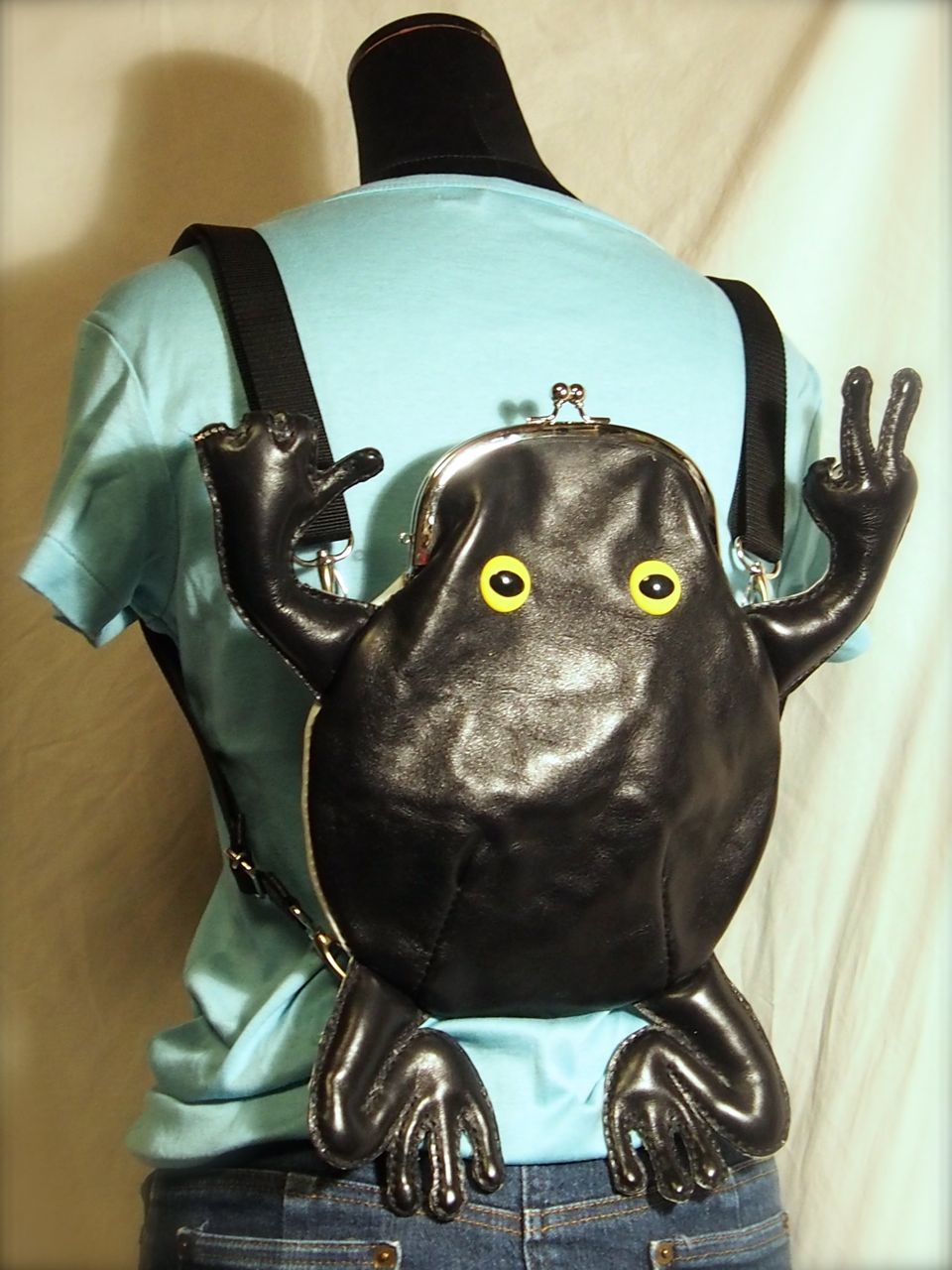 大きいカエル黒 完成しました : 布と木と革FHMO-DESIGNS(ｴﾌｴｯﾁ