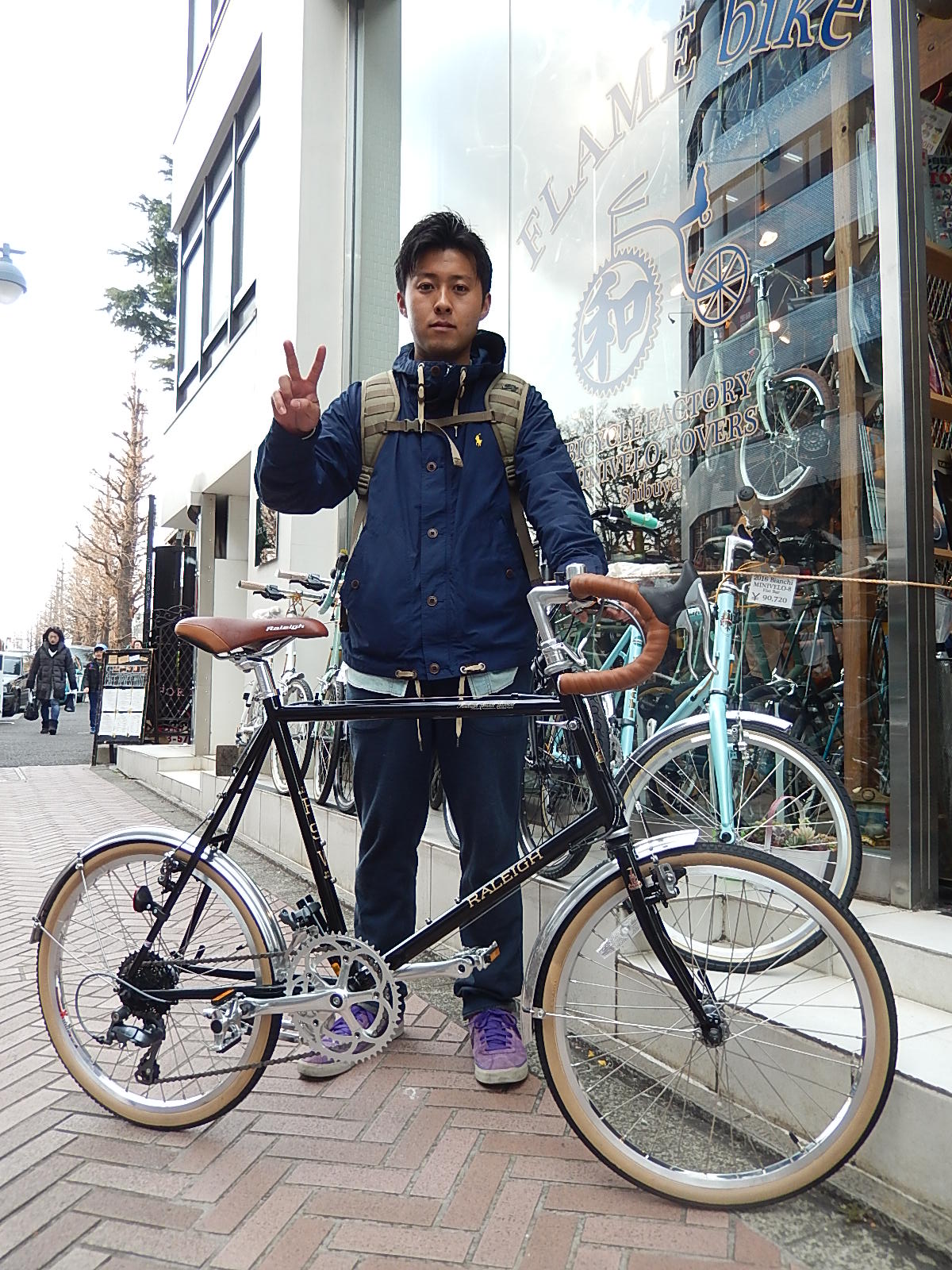 3月27日　渋谷　原宿　の自転車屋　FLAME bike前です_e0188759_182959.jpg