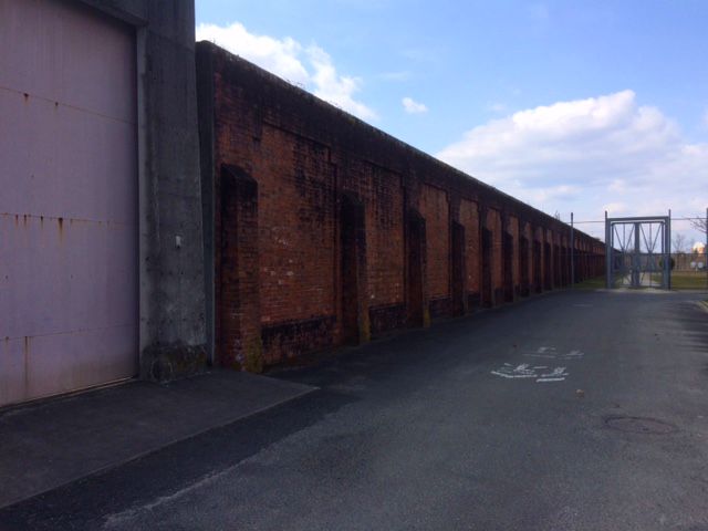 LOCATION _d0160378_19152192.jpg